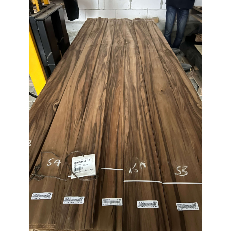 Шпон струганий Classic Veneer сатиновий горіх термо напівструктура АВ 2550-2800 мм