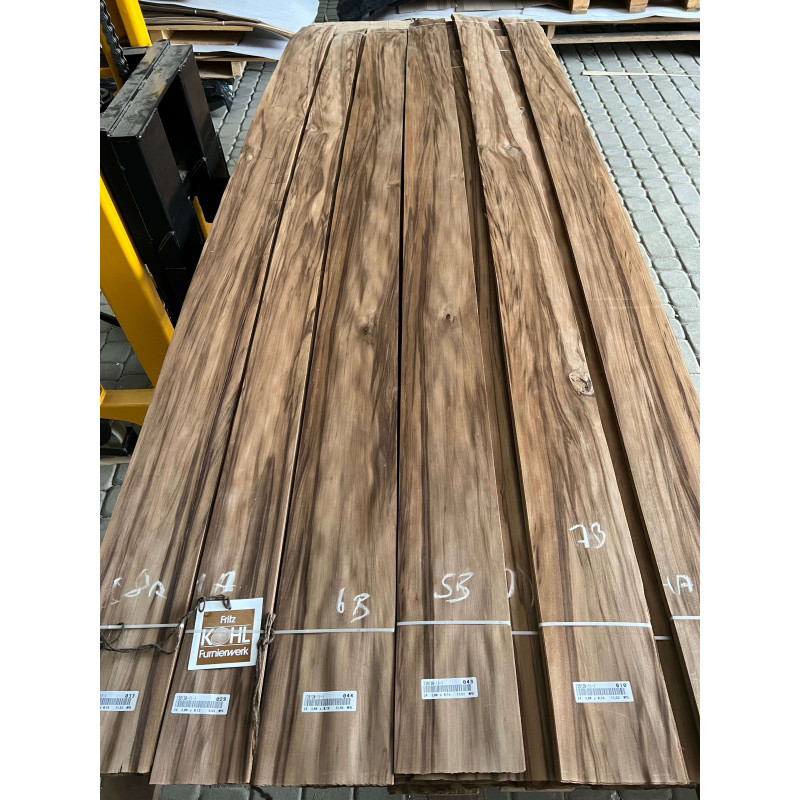 Шпон струганий Classic Veneer сатиновий горіх термо напівструктура АВ 2550-2800 мм