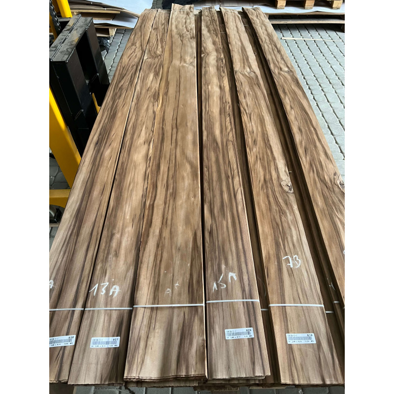 Шпон струганий Classic Veneer сатиновий горіх термо напівструктура АВ 2550-2800 мм