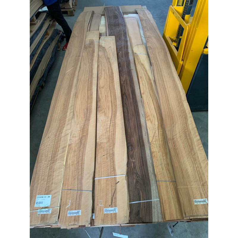 Шпон струганий Classic Veneer оливкове дерево напівструктура АВ 2550-2800 мм