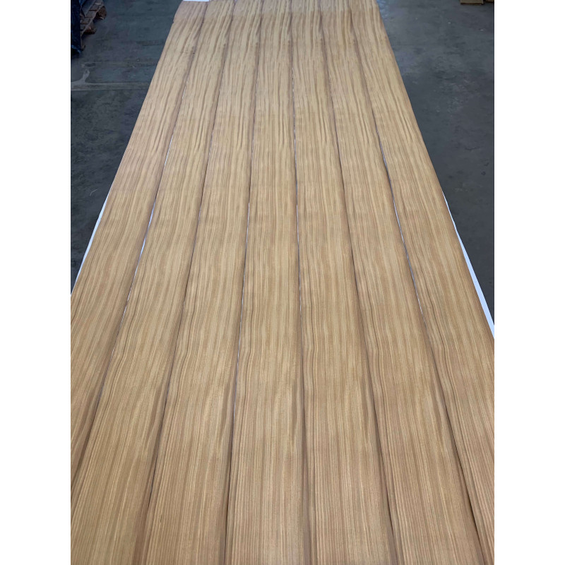 Шпон струганий Classic Veneer афромозія радіал АВ 2800+ мм