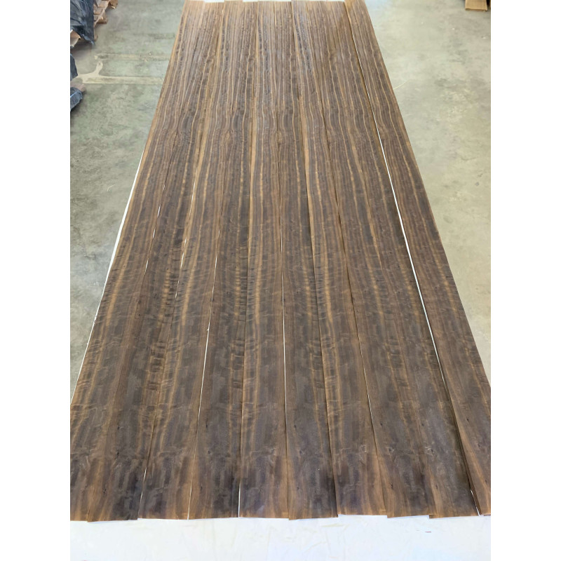 Шпон струганий Classic Veneer евкаліпт фігурний термо радіал АВ 2550-2800 мм