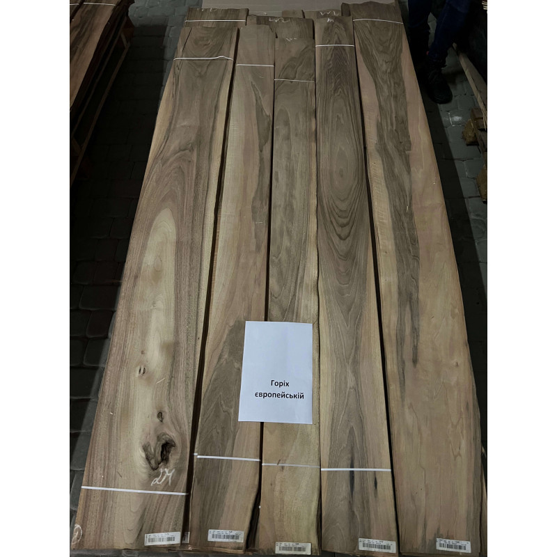 Шпон струганий Classic Veneer горіх європейський тангентал А 2850+ мм