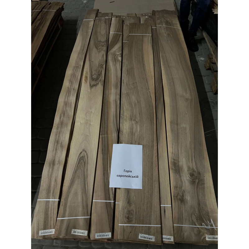 Шпон струганий Classic Veneer горіх європейський тангентал А 2850+ мм