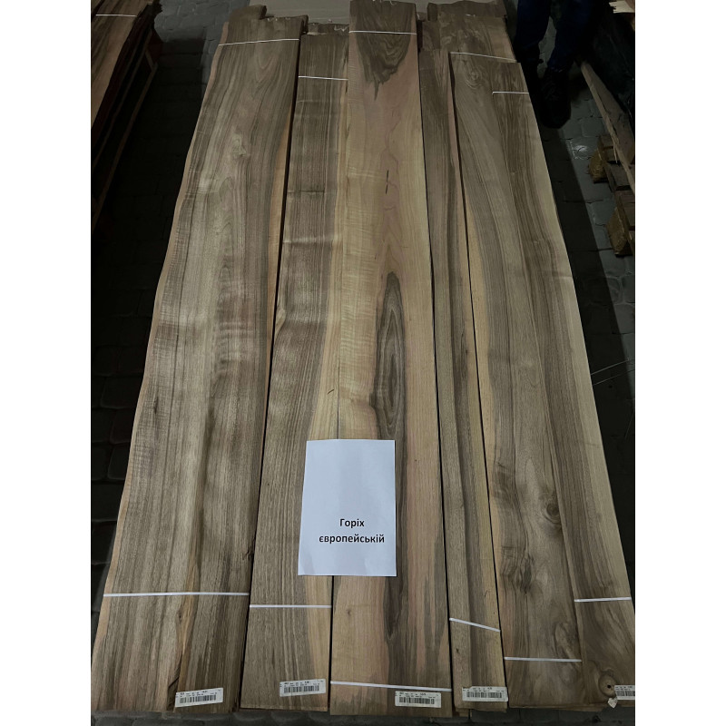 Шпон струганий Classic Veneer горіх європейський тангентал А 2850+ мм