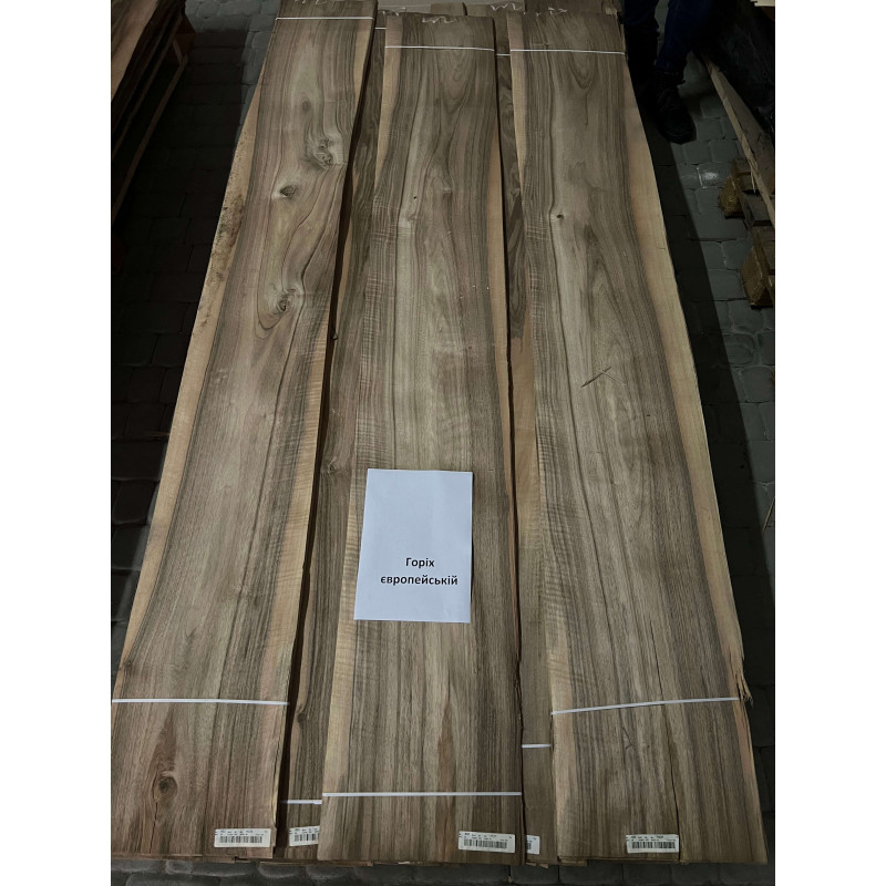 Шпон струганий Classic Veneer горіх європейський тангентал А 2850+ мм