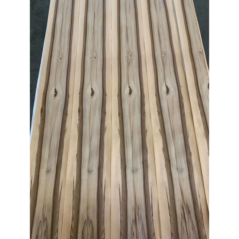 Шпон струганий Classic Veneer сатиновий горіх напівструктура АВ